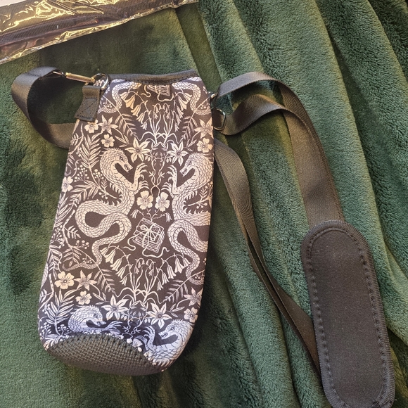 Illumicrate Book Box Bundle - Picture 4 of 13